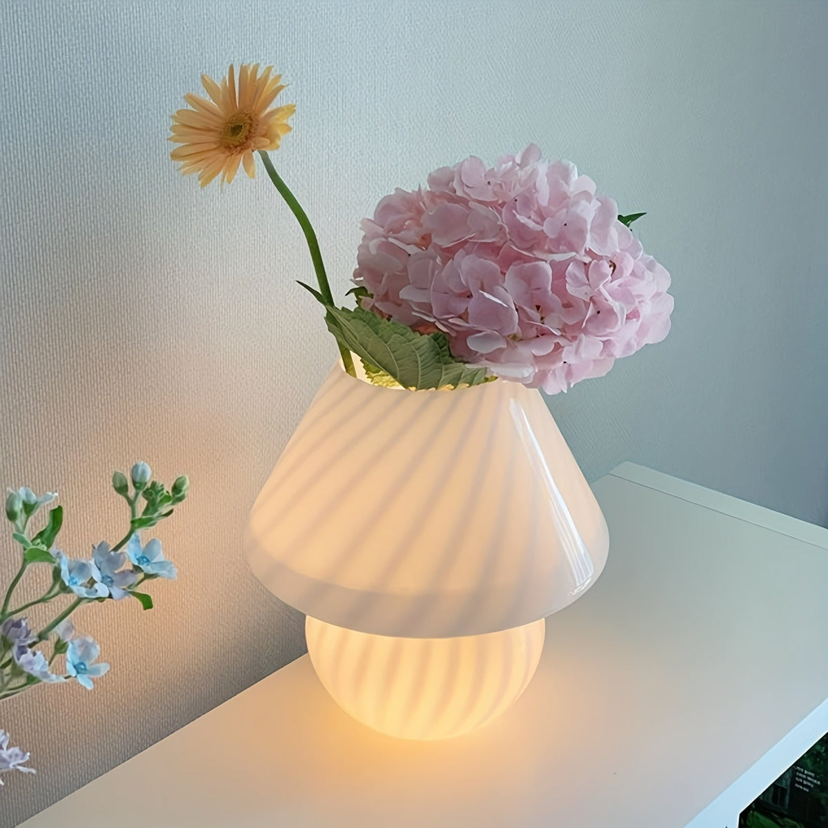 Murano-Style Swirl Glass Mushroom Lamp