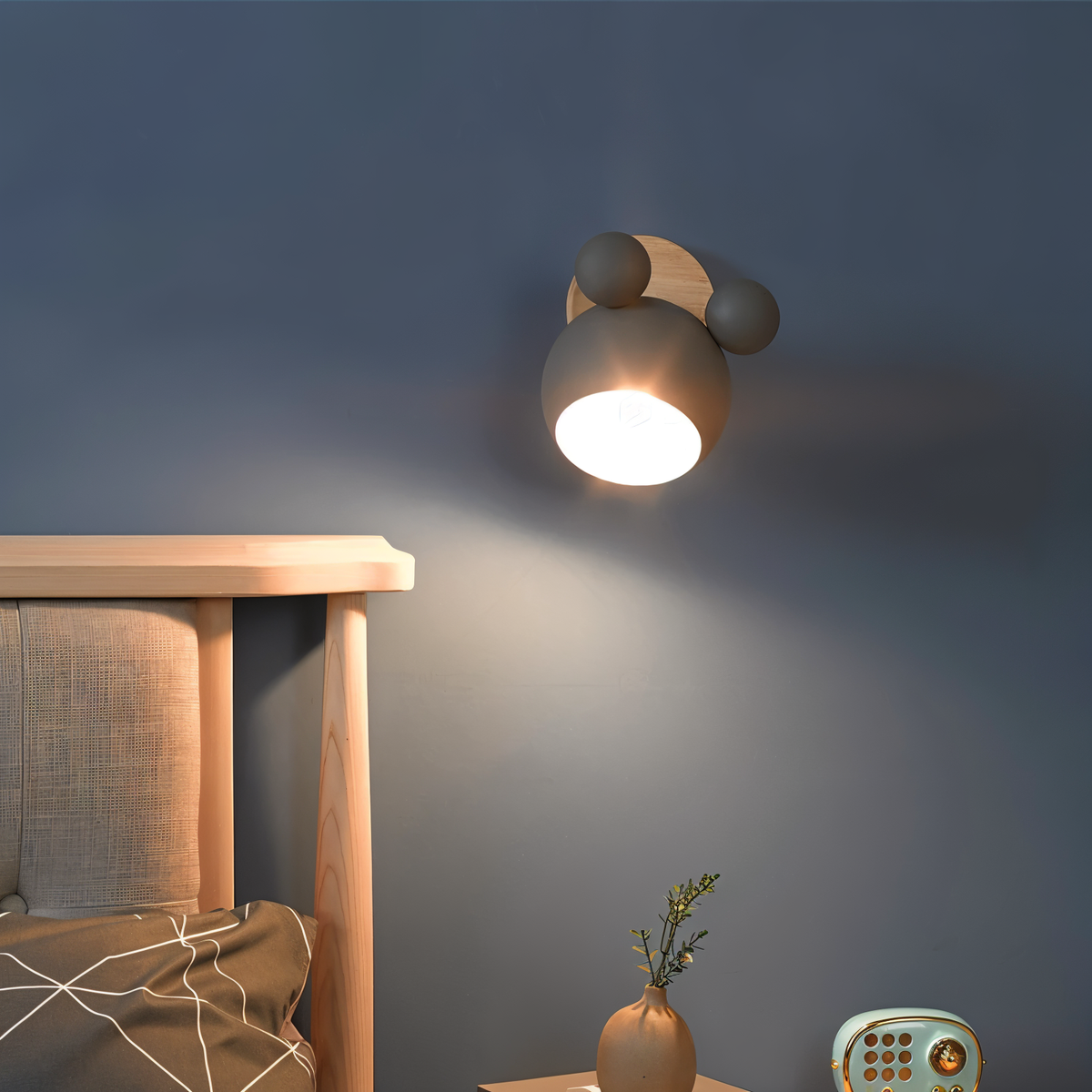 FlashMouse Playful Adjustable Wall Lamp