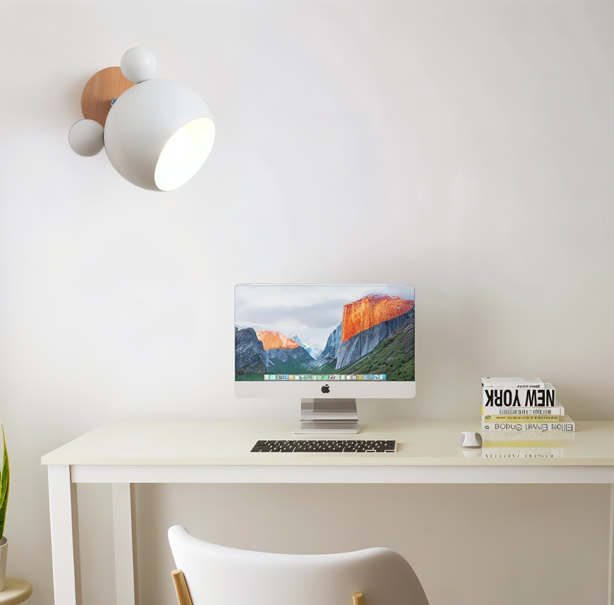 FlashMouse Playful Adjustable Wall Lamp