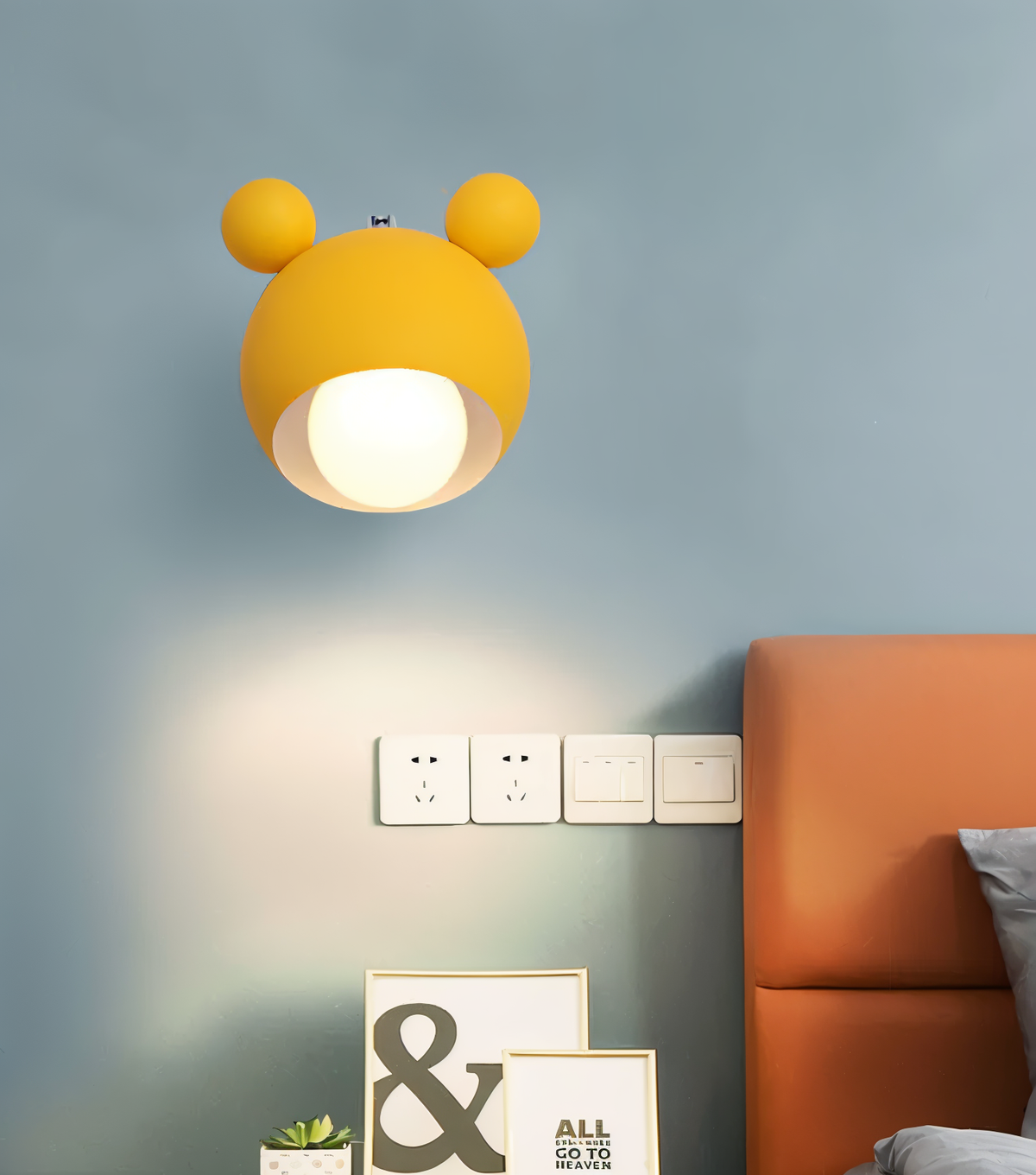 FlashMouse Playful Adjustable Wall Lamp