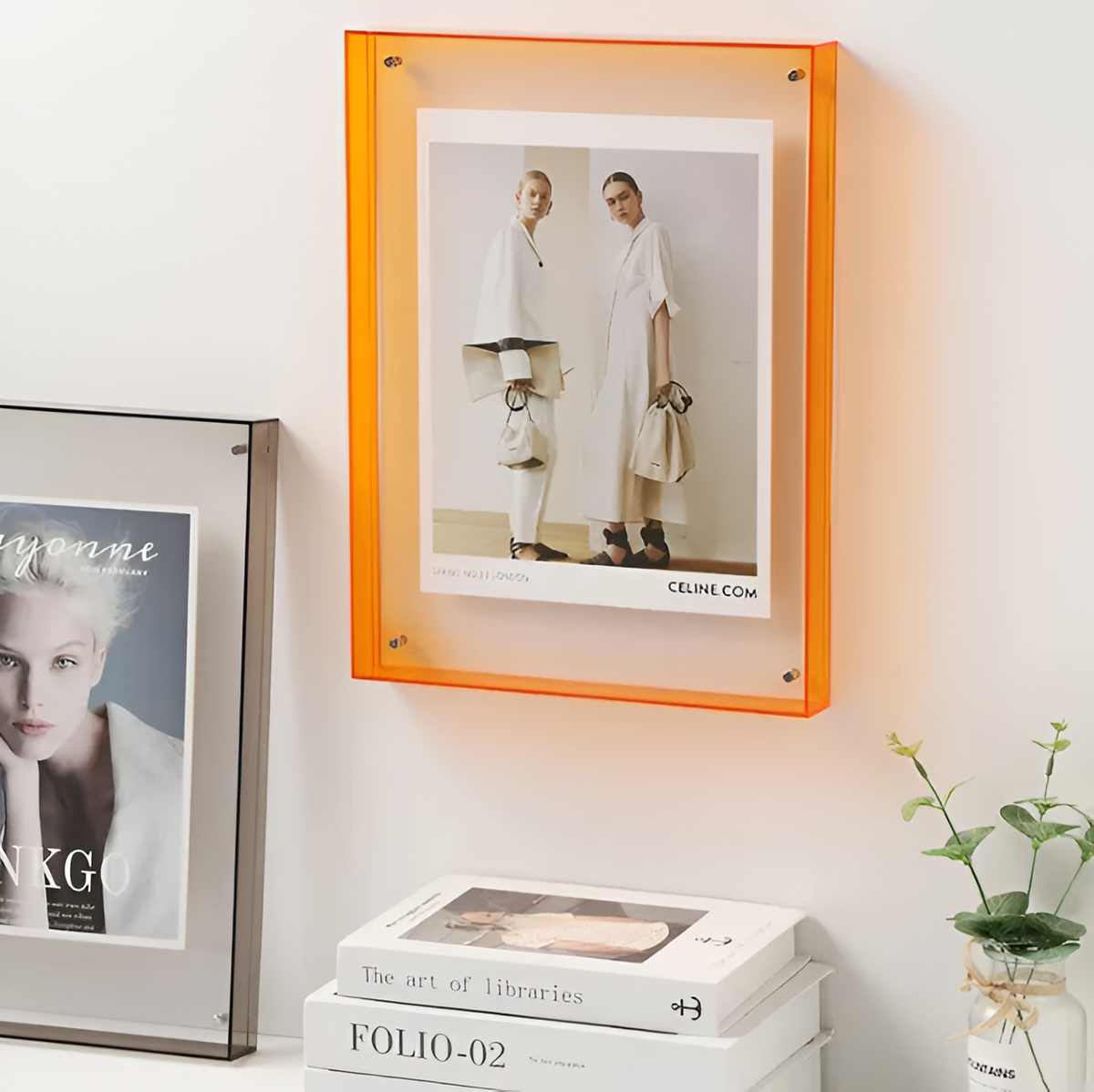 Seravina Acrylic Floating Photo Frame