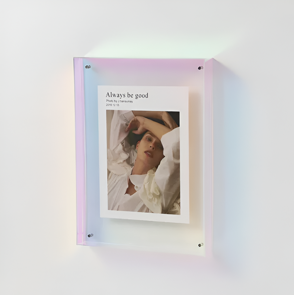 Seravina Acrylic Floating Photo Frame