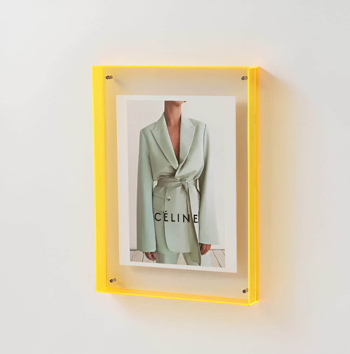 Seravina Acrylic Floating Photo Frame