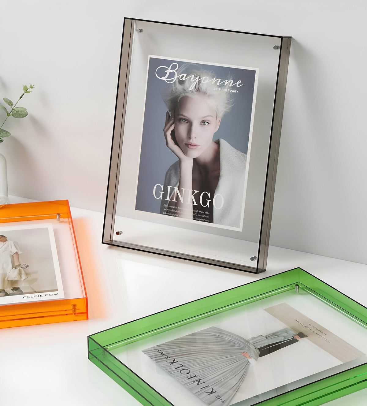 Seravina Acrylic Floating Photo Frame