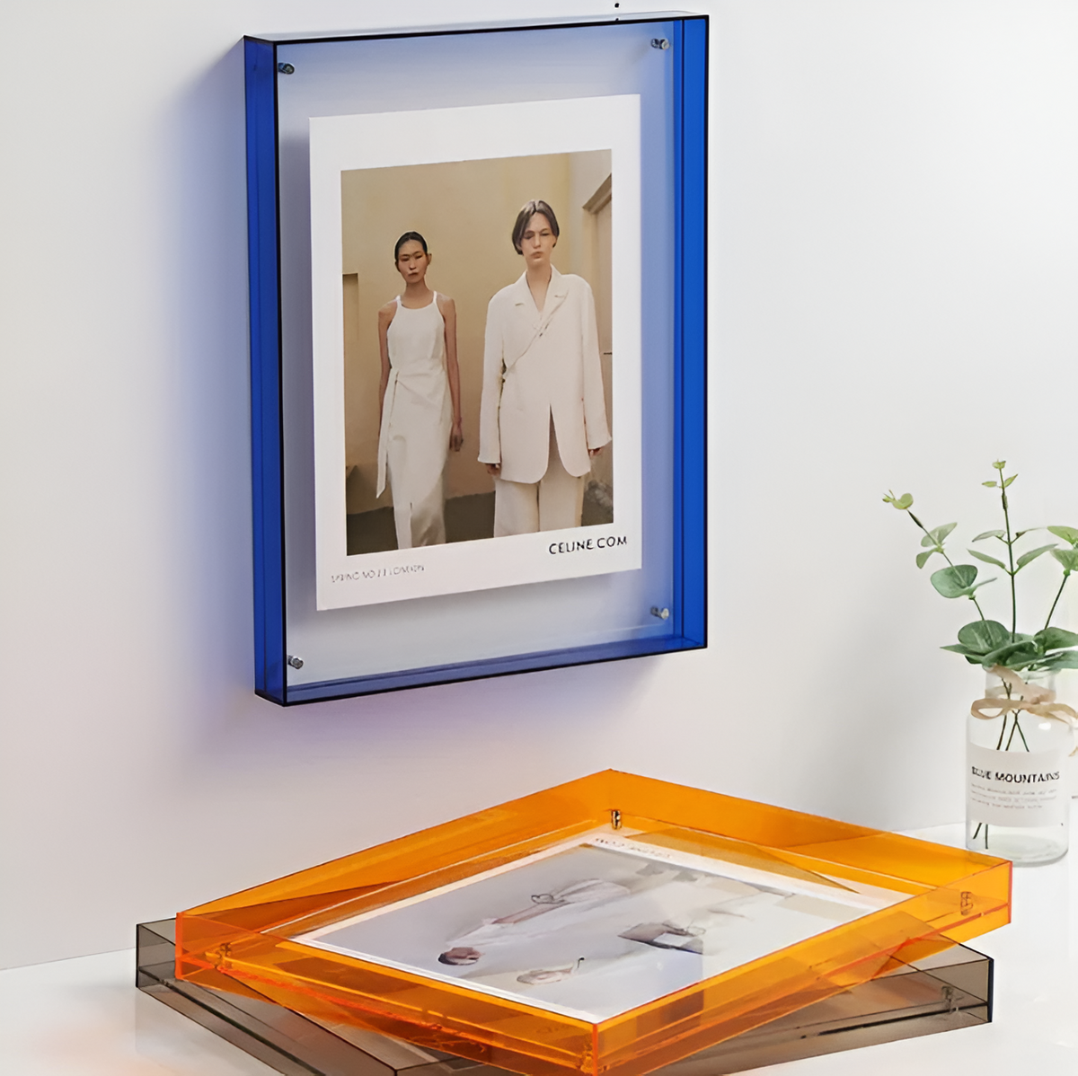 Seravina Acrylic Floating Photo Frame
