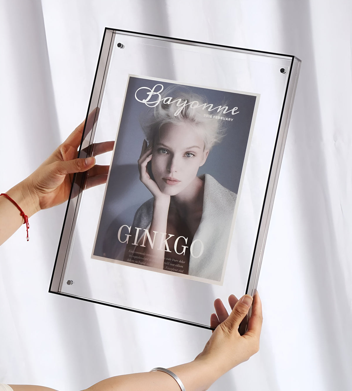 Seravina Acrylic Floating Photo Frame