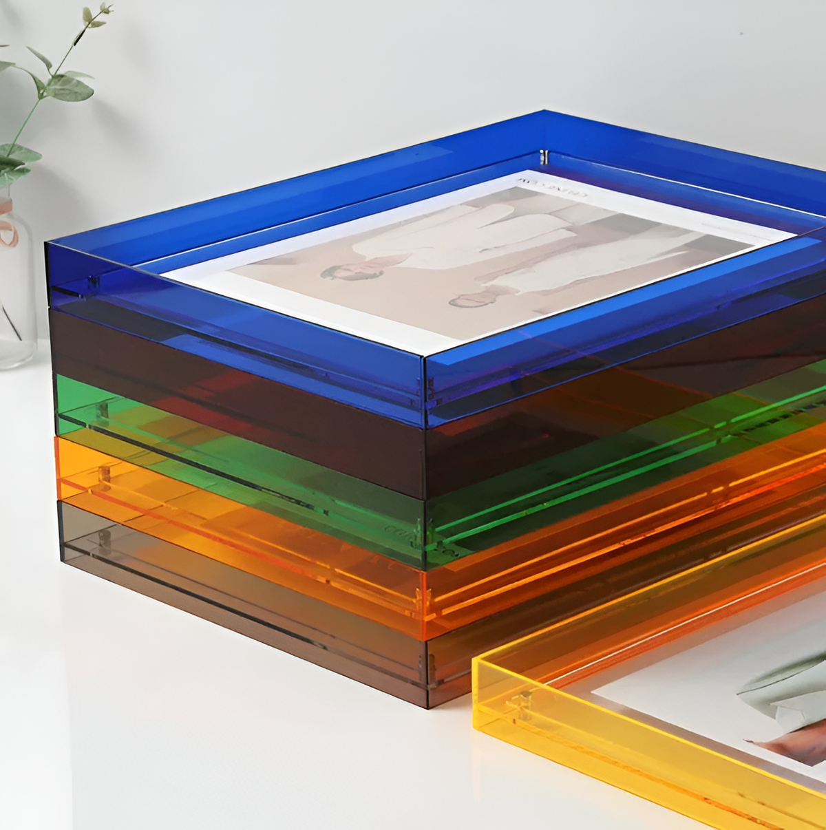 Seravina Acrylic Floating Photo Frame
